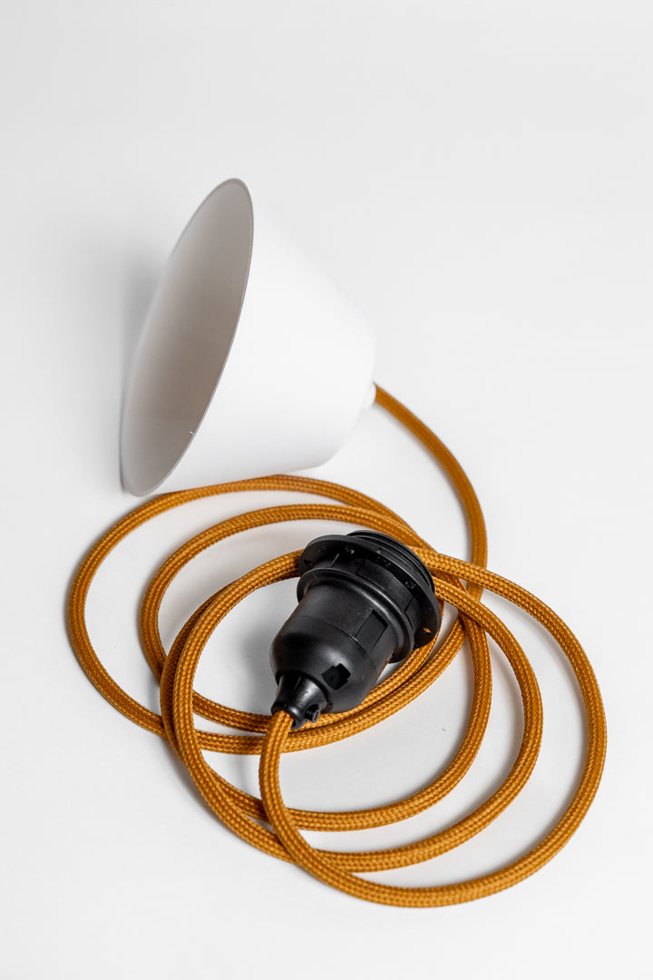 Takupphäng 2m svart E27 honung